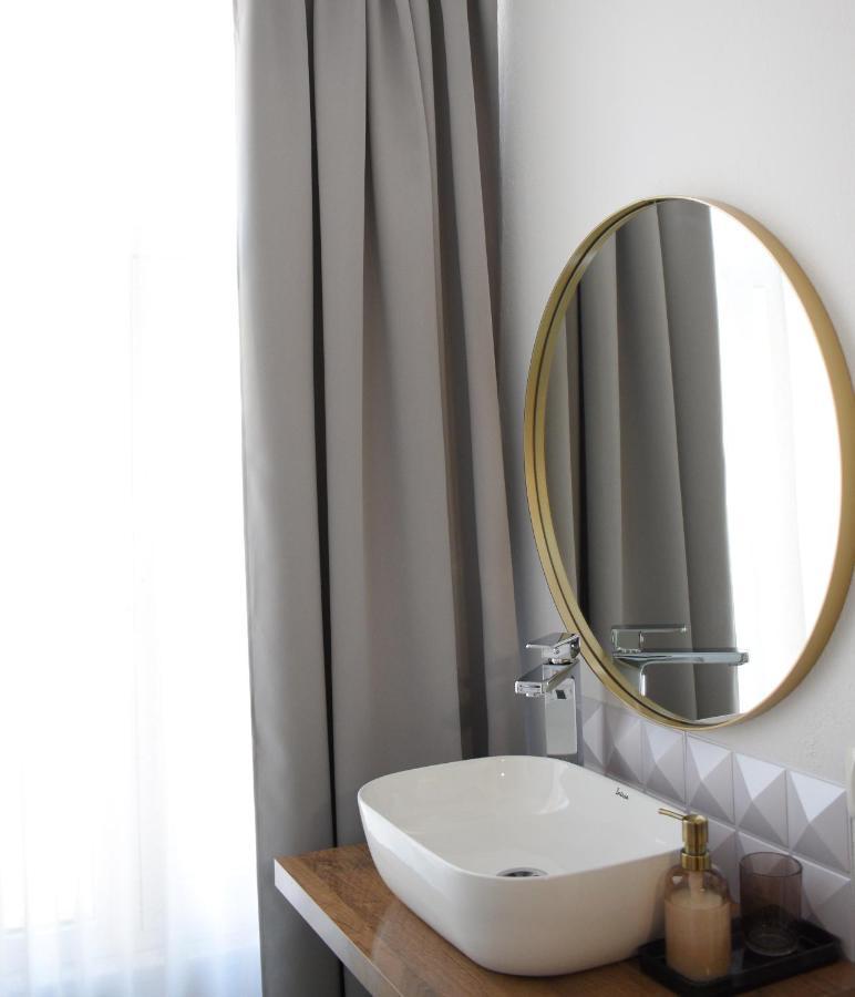 Feels Like Home Studio Apartments - Flh Albania Tirana Bagian luar foto